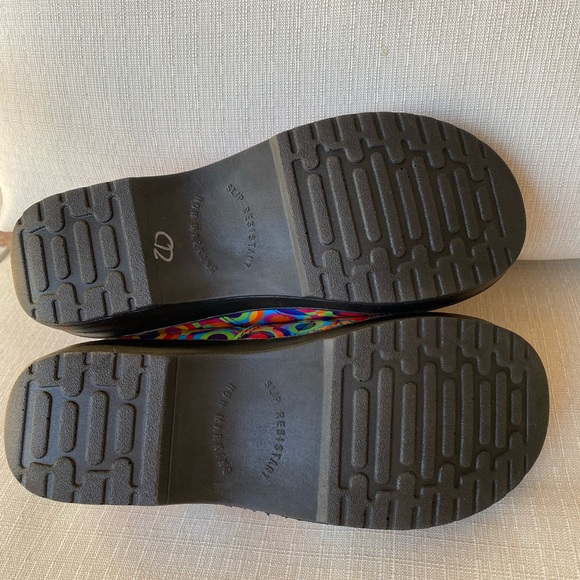 Slip resistant clogs - Picture 5 of 5